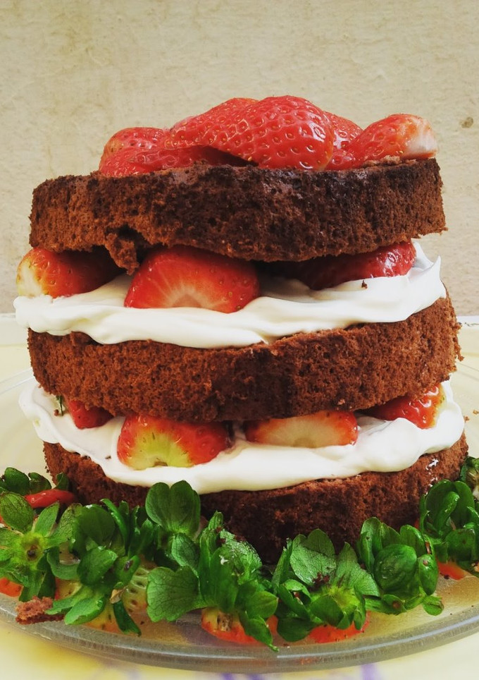 Una foto de Tarta de fresas y nata con chiffon de chocolate