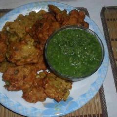A picture of Cabbage pakora.