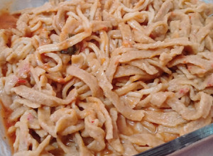 Una foto de Fideos integrales de morrón y zanahoria