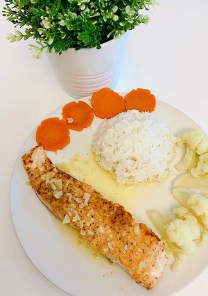 Hình của món Cá hồi sốt bơ tỏi.