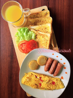 Foto resep Omelette & garlic bread