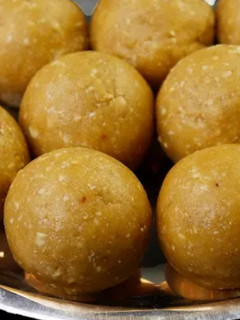 வேர்க்கடலை உருண்டை(peanut balls recipe in tamil) செய்முறை முக்கிய புகைப்படம்