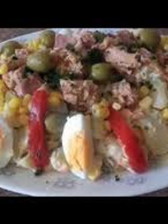 Una foto de Ensalada de patata y atún