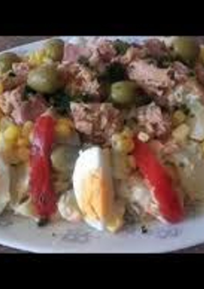 Una foto de Ensalada de patata y atún