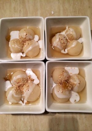 A picture of Southern Vietnamese Sweet Rice Balls (Chè Trôi Nước Miền Nam).