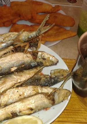 Una foto de Sardinas fritas o chicharros canarios