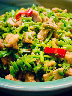 【媽媽家常菜】OMN!PORK 蔬食新豬肉醬炒水蓮 的食譜成品照片