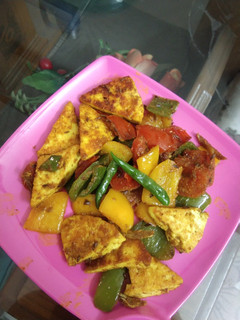 A picture of Paneer capsicum stir fry (without onion and garlic).