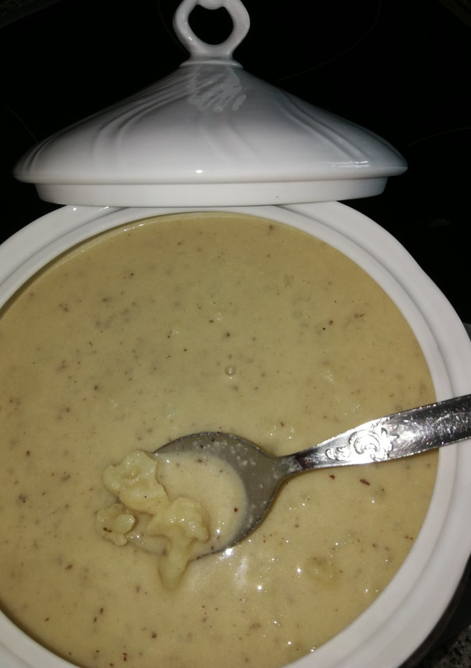 Una foto de Sopa de Coliflor con almendras 🌱vegetariana
