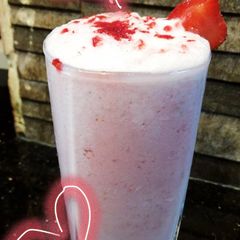 A picture of Strawberry shake.