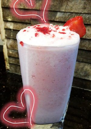 A picture of Strawberry shake.