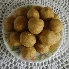 A picture of Besan laddu.