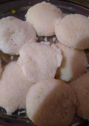 रवा इडली (rava idli recipe in Hindi) रेसिपी मुख्य फोटो