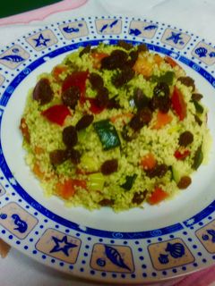 Una foto de Cous cous con verduras y pasas