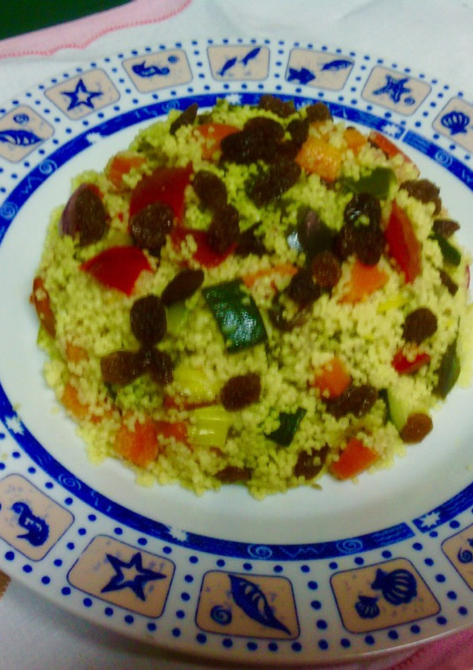 Una foto de Cous cous con verduras y pasas