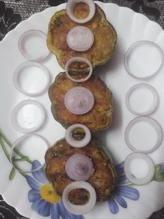 भरवां शिमला मिर्च (Bharva shimla mirch recipe in hindi) रेसिपी मुख्य फोटो