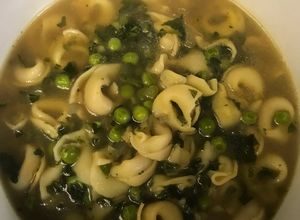 Una foto de Tortellini con espinacas