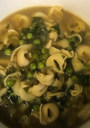 Una foto de Tortellini con espinacas