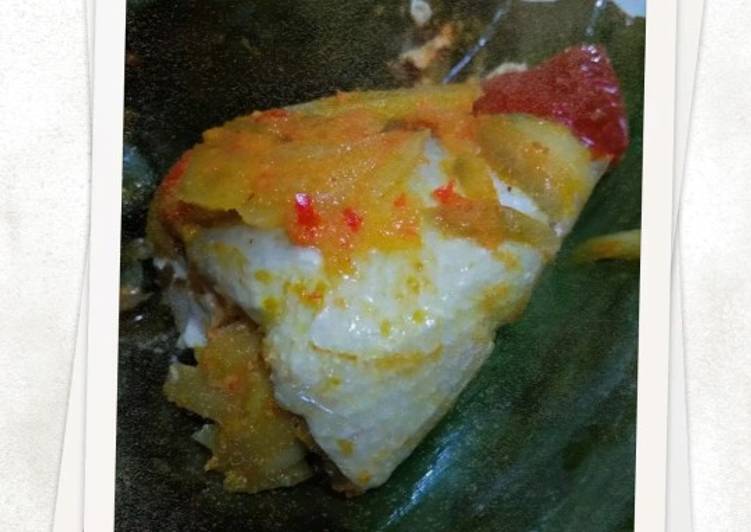 Pepes Bandeng Bumbu Pencit (Mangga Muda)