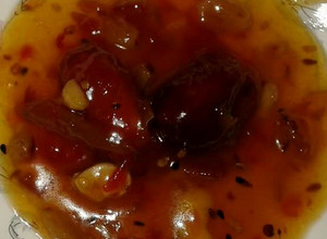 A picture of Sweet Chutney With Tomato & Dates.