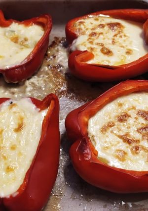 Una foto de Moisés de Morrones con ensalada de Kale y Tomate