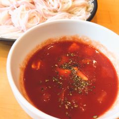 A picture of Tomato somen (capellini).