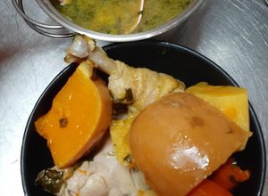 Una foto de Puchero de pollo de campo