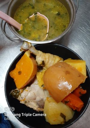 Una foto de Puchero de pollo de campo