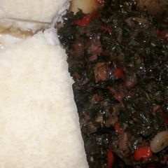 A picture of Veggi sauce and white yam.