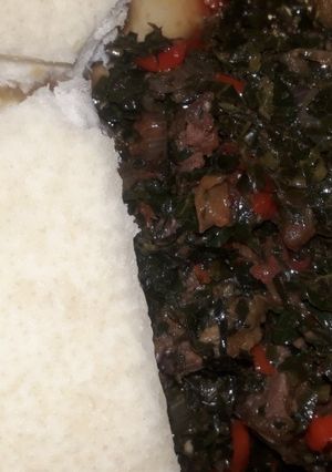A picture of Veggi sauce and white yam.