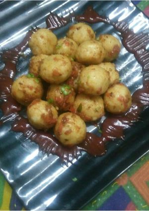 A picture of Suji masala balls.