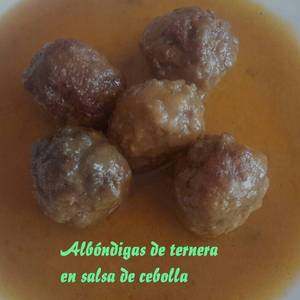 Albóndigas de ternera en salsa de cebolla