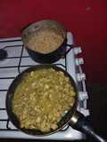 Arroz frito con pedacitos de pollo a la mostaza