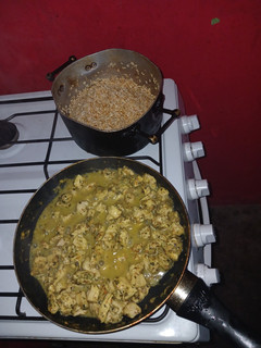 Una foto de Arroz frito con pedacitos de pollo a la mostaza