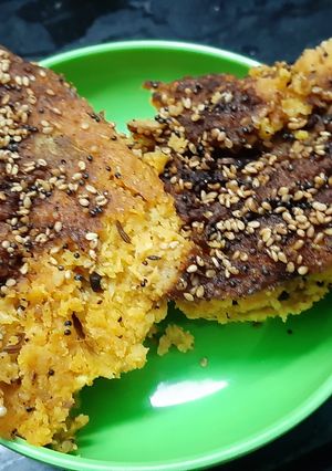 हांडवो (handvo recipe in Hindi) रेसिपी मुख्य फोटो