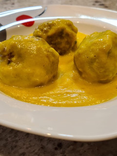 Una foto de Albóndigas de ternera en salsa de mango y curry