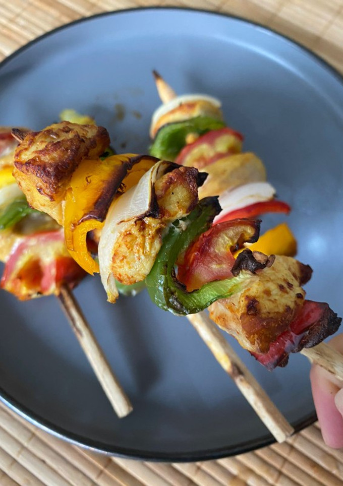 Una foto de Brochetas de pollo 🍗
