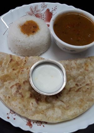 पुरणपोळी आणि कटाची आमटी (Puran Poli And Katachi Amti Recipe In Marathi) रेसिपी चे मुख्य फोटो 