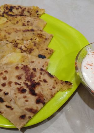 આલુ પરાઠા (Aloo Paratha Recipe In Gujarati) રેસીપી મુખ્ય ફોટો