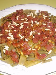 Una foto de Judías verdes cocidas con jamón serrano salteado