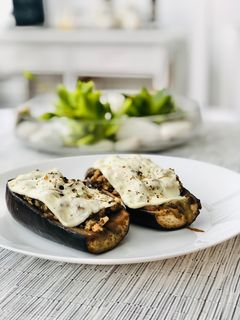 Una foto de Berenjenas rellenas de pavo y champiñones