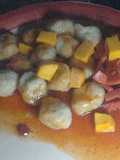 Bolitas de Harina (Domplines) en salsa de Salami