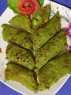 પાલક સ્ટફ ચીલા(Palak stuff Chilla recipe in Gujarati) રેસીપી મુખ્ય ફોટો