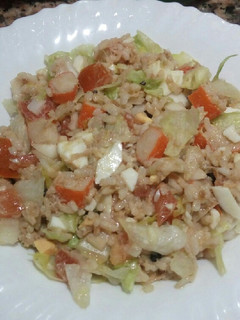 Una foto de Ensalada con arroz y más