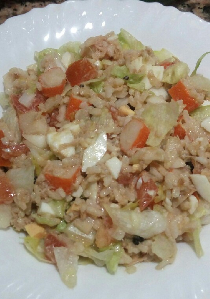 Una foto de Ensalada con arroz y más