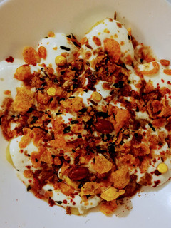 आलू दही चाट (aloo dahi chaat recipe in Hindi) रेसिपी मुख्य फोटो