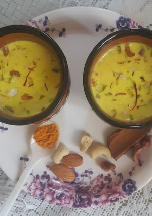 हळदीचे दूध (haldiche dudh recipe in marathi) रेसिपी चे मुख्य फोटो 