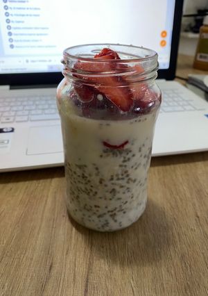 Una foto de Bebida de leche y chía. Súper saludable!!!