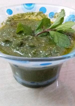 तीखी पुदिने की चटनी (Tikhi pudine ki chutney recipe in Hindi) रेसिपी मुख्य फोटो