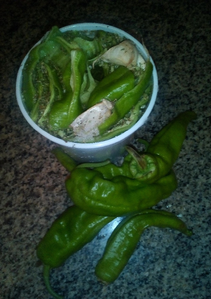 Una foto de Pimientos de mi huerta en vinagre